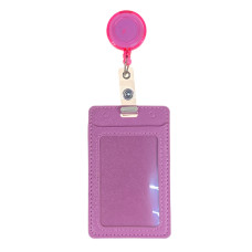 На фото 1 - Бейдж с лентой на рулетке вертикальный, цвет розовый