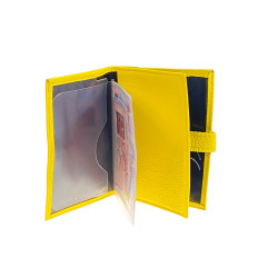 На фото 2 - Обложка для паспорта и автодокументов из натуральной кожи, цвет желтый