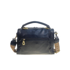 На фото 2 - Женская сумка из искусственной кожи, цвет черный На фото 2 - Женская сумка из искусственной кожи, цвет черный