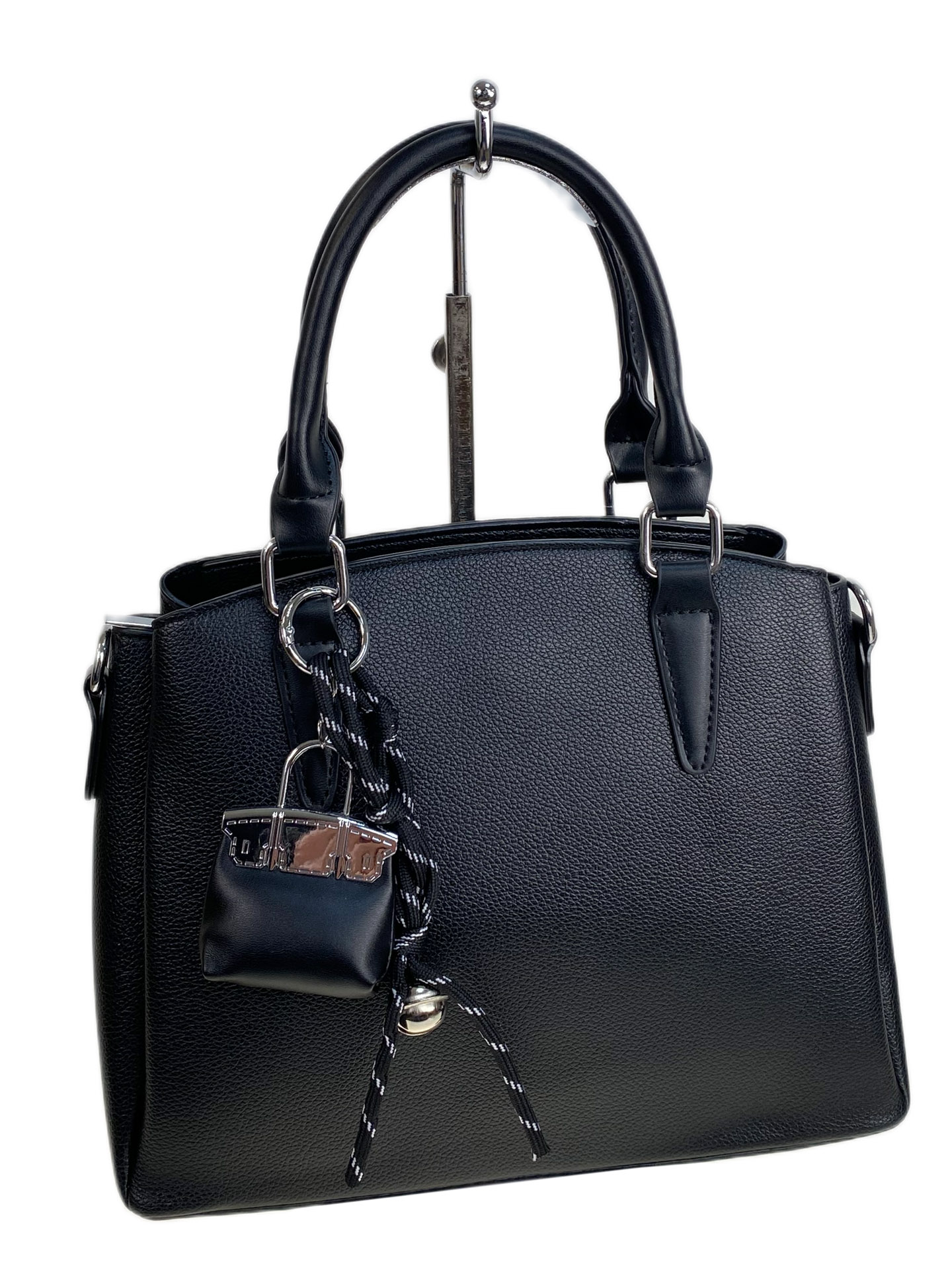 На фото 1 - Женская сумка из искусственной кожи, цвет черный