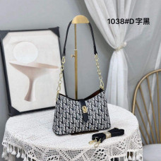 На фото 1 - Женская сумка из искусственной кожи мультицвет