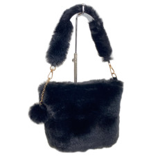 На фото 1 - Женская сумка из искусственного меха, цвет черный