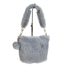 На фото 1 - Женская сумка из искусственного меха, цвет светло серый