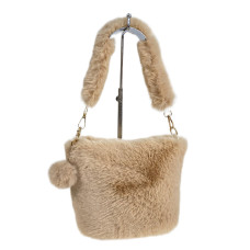 На фото 1 - Женская сумка из искусственного меха, цвет светло коричневый