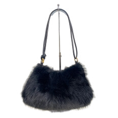 На фото 2 - Женская сумка из искусственного меха, цвет черный