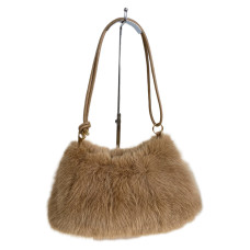 На фото 1 - Женская сумка из искусственного меха, цвет коричневый