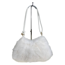 На фото 1 - Женская сумка из искусственного меха, цвет белый
