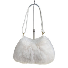 На фото 2 - Женская сумка из искусственного меха, цвет белый