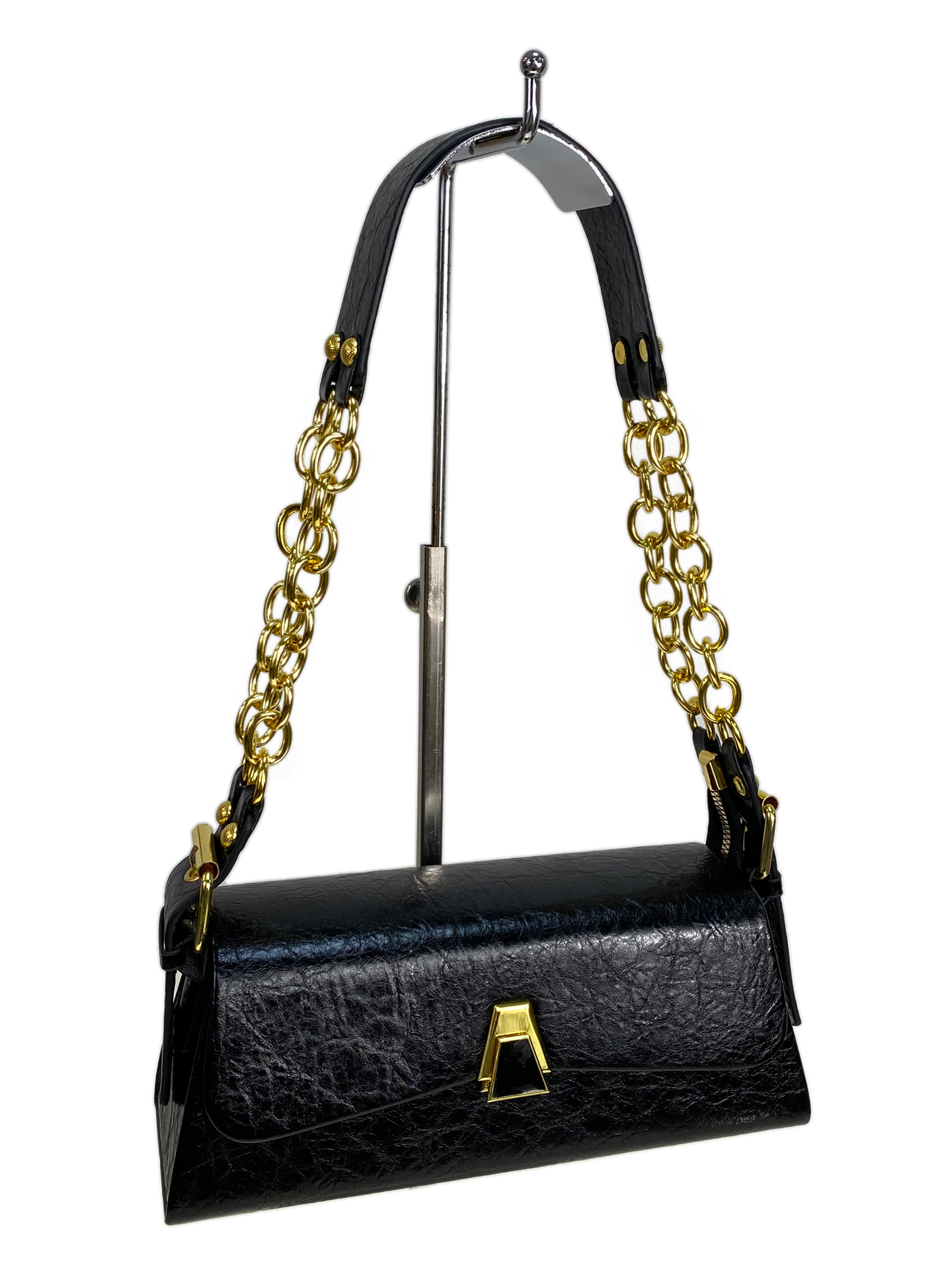 На фото 1 - Женская сумка из искусственной кожи, цвет черный