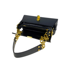 На фото 2 - Женская сумка из искусственной кожи, цвет черный