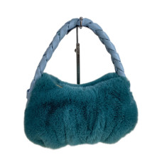 На фото 1 - Женская сумка из искусственного меха, цвет бирюзовый