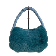 На фото 2 - Женская сумка из искусственного меха, цвет бирюзовый