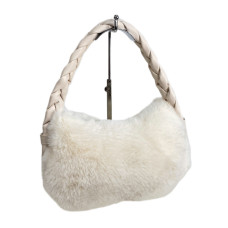 На фото 1 - Женская сумка из искусственного меха, цвет молочный