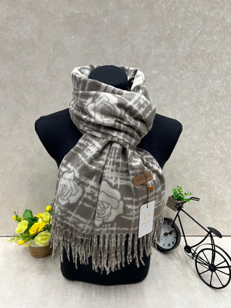 На фото 1 - Мягкий палантин из кашемира мультицвет