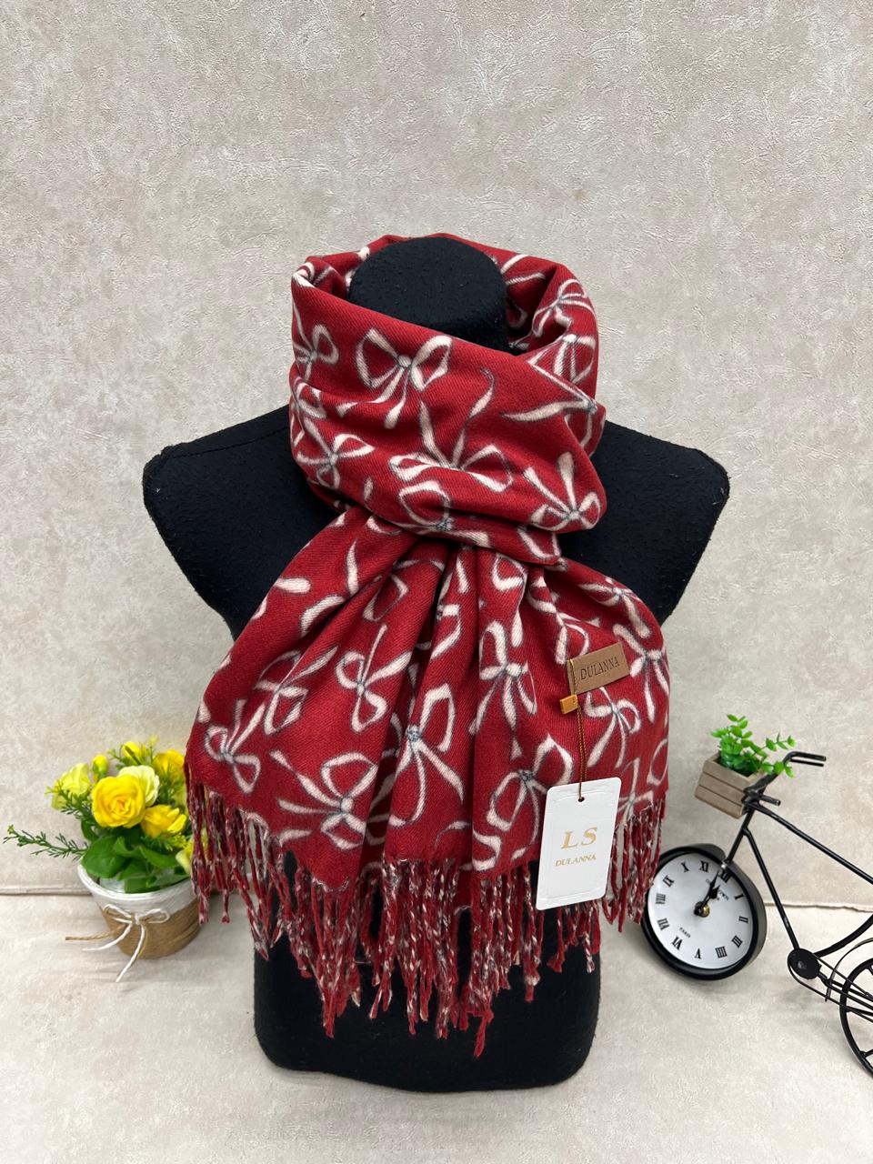 На фото 1 - Мягкий палантин из кашемира мультицвет