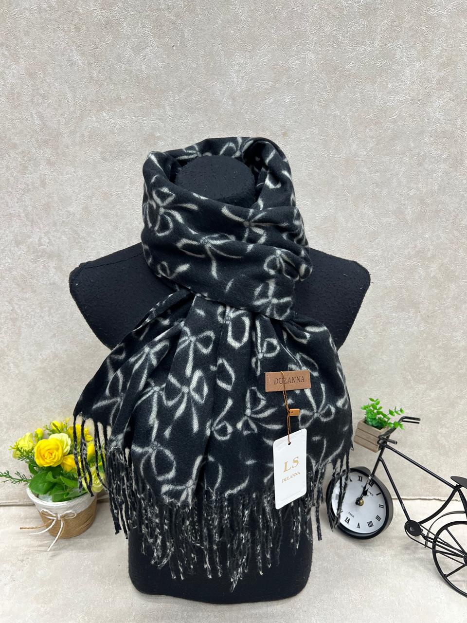 На фото 1 - Мягкий палантин из кашемира мультицвет