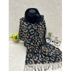 На фото 1 - Мягкий палантин из кашемира с норвковым воротником мультицвет