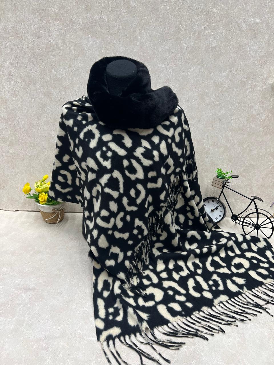 На фото 1 - Мягкий палантин из кашемира с норвковым воротником мультицвет