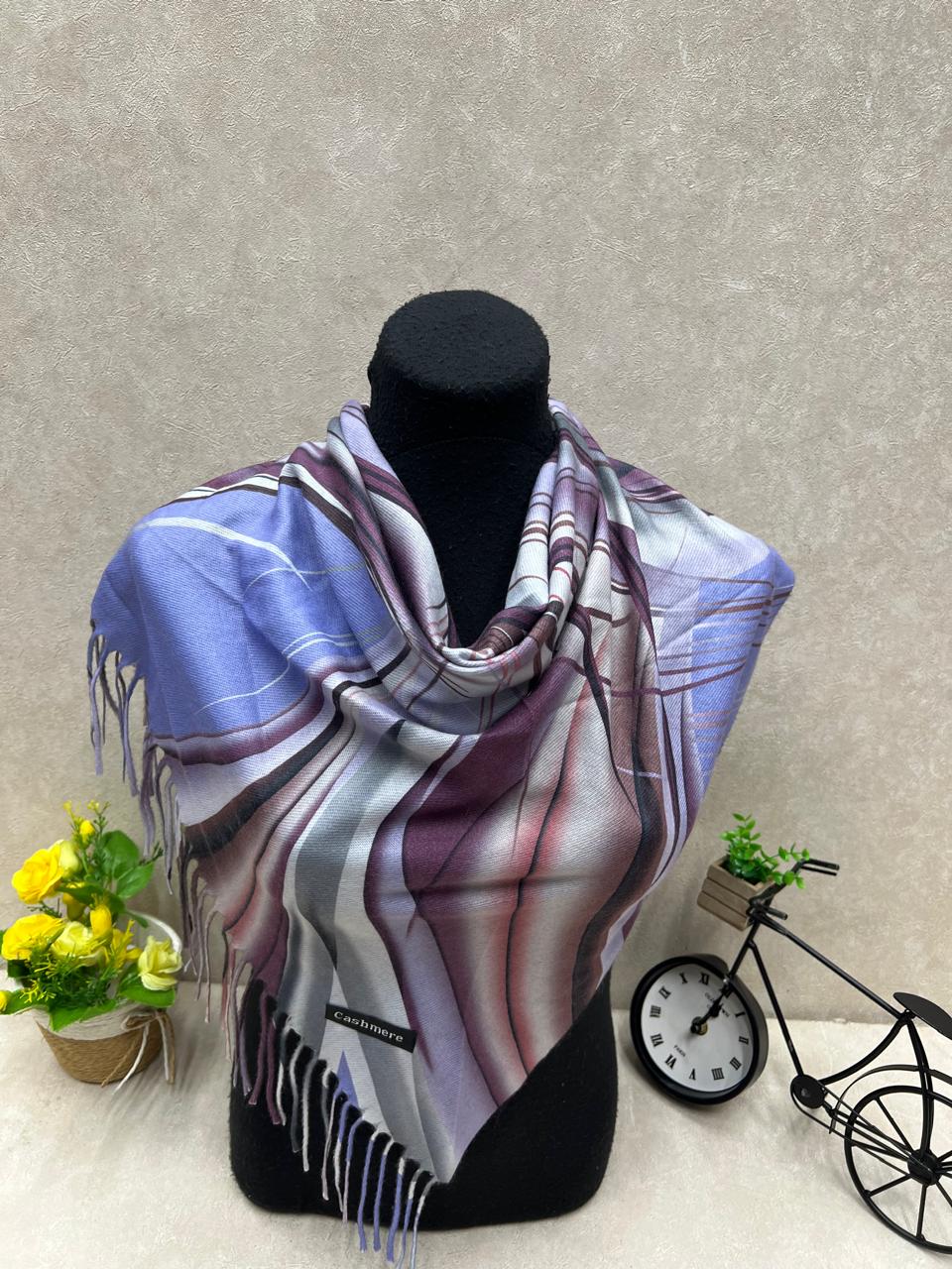 На фото 1 - Платок из кашемира мультицвет