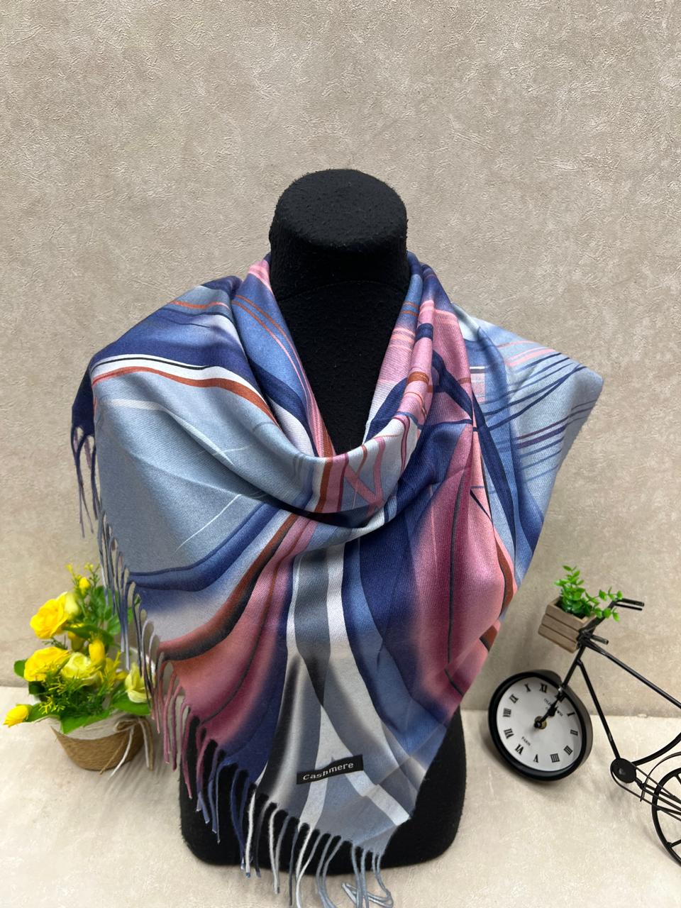 На фото 1 - Платок из кашемира мультицвет