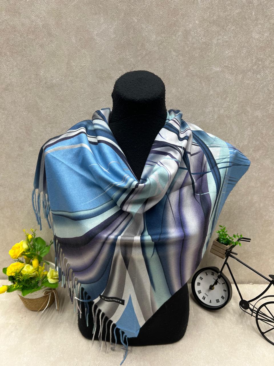 На фото 1 - Платок из кашемира мультицвет