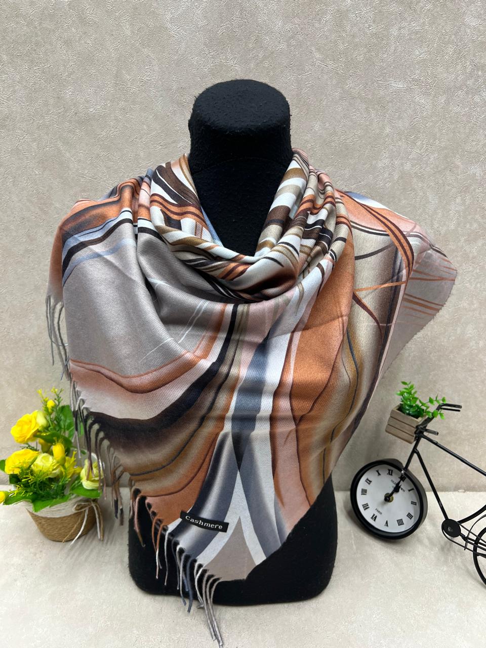 На фото 1 - Платок из кашемира мультицвет