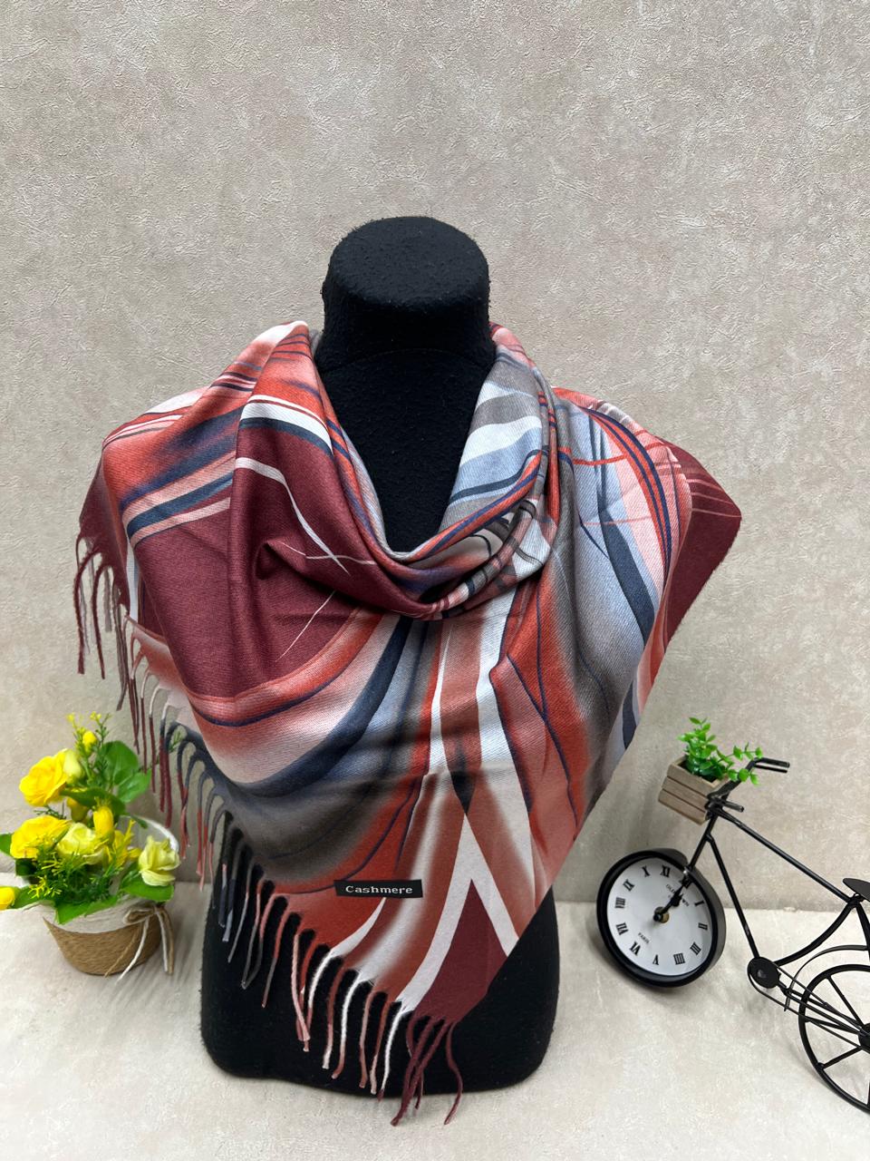 На фото 1 - Платок из кашемира мультицвет