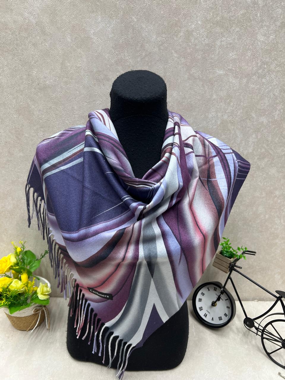 На фото 1 - Платок из кашемира мультицвет
