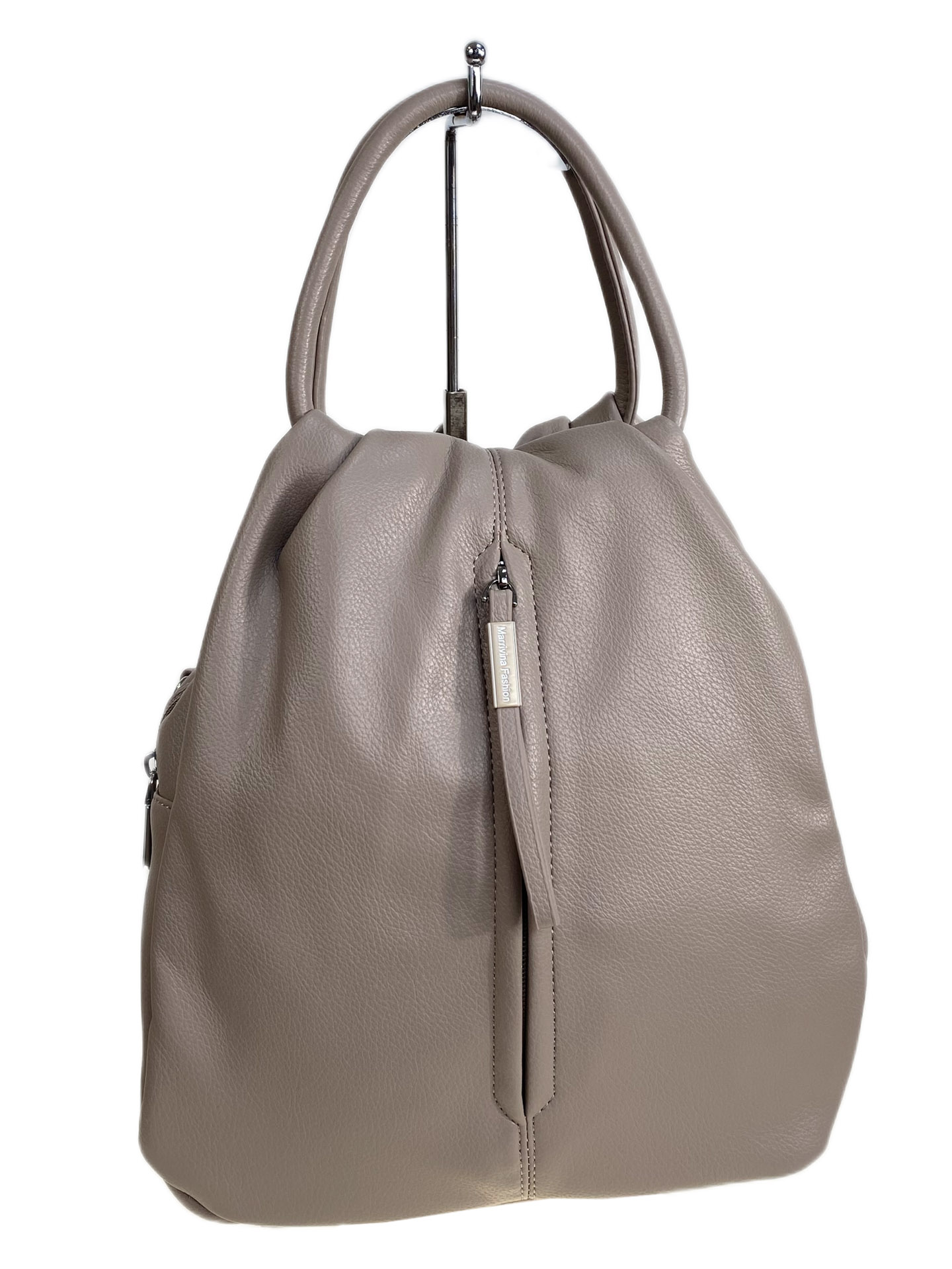 На фото 1 - Женская сумка-рюкзак из искусственной кожи, цвет бежевый