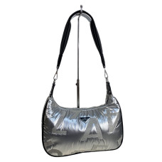 На фото 1 - Сумка из болоньи  через плечо, цвет серебро