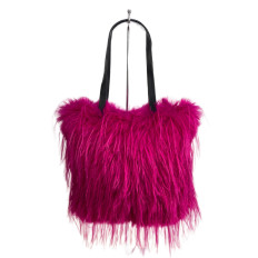 На фото 2 - Женская сумка из искусственного меха, цвет фуксия
