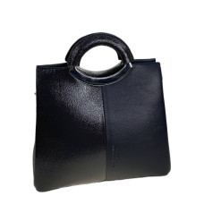 На фото 1 - Женская сумка из искусственной кожи, цвет серо - черный