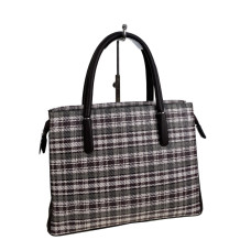 На фото 1 - Женская сумка из искусственной кожи мультицвет