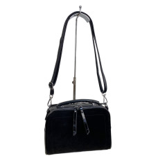 На фото 1 - Женская сумка из искусственной кожи и замши, цвет черный