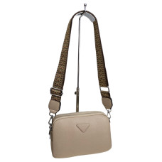 На фото 1 - Женская сумка из искусственной кожи, цвет светло бежевый На фото 1 - Женская сумка из искусственной кожи, цвет светло бежевый