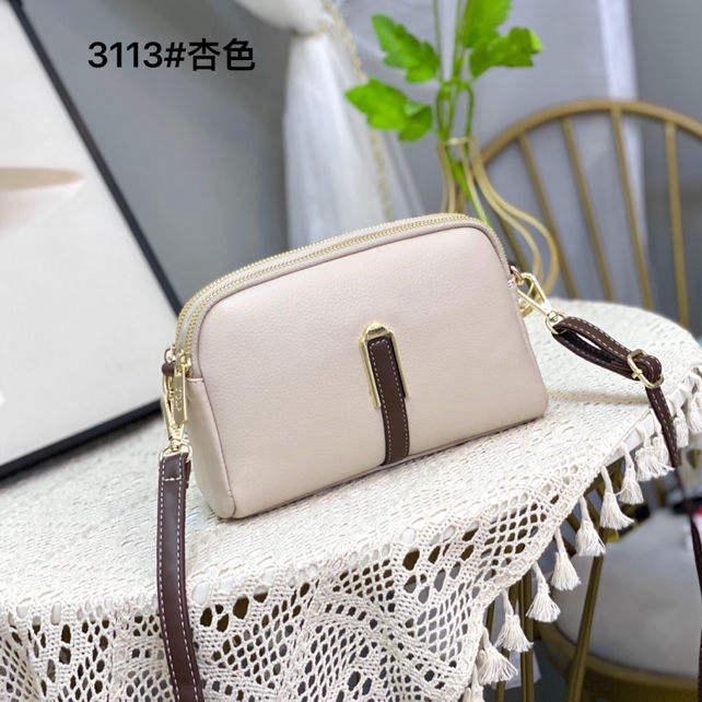 На фото 1 - Женская сумка из искусственной кожи, цвет молочный