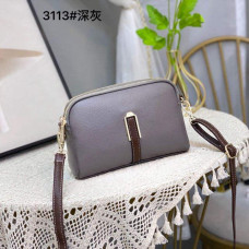 На фото 1 - Женская сумка из искусственной кожи, цвет серый На фото 1 - Женская сумка из искусственной кожи, цвет серый