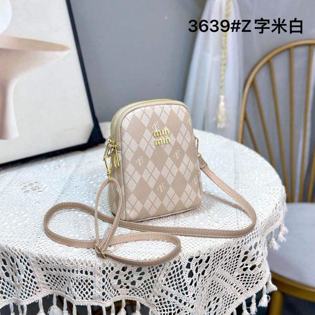 На фото 1 - Женская сумка из искусственной кожи мультицвет