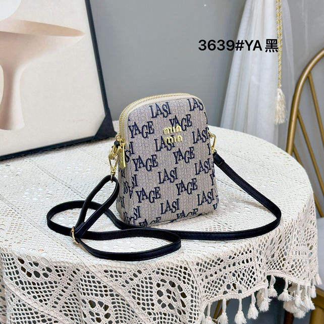 На фото 1 - Женская сумка из искусственной кожи мультицвет