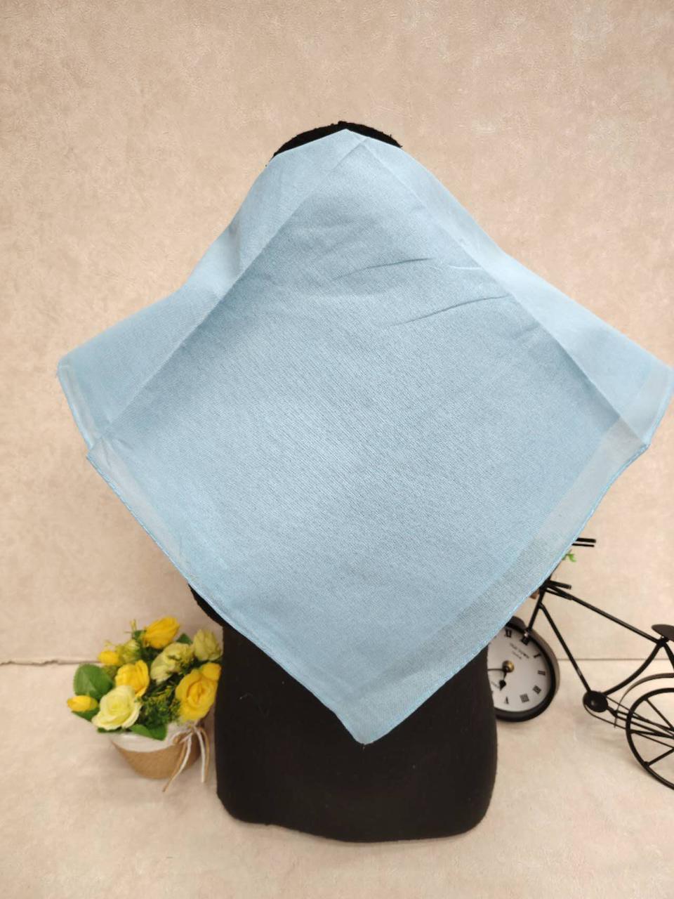 На фото 1 - Платок косынка на голову и шею, хлопок, цвет светло голубой