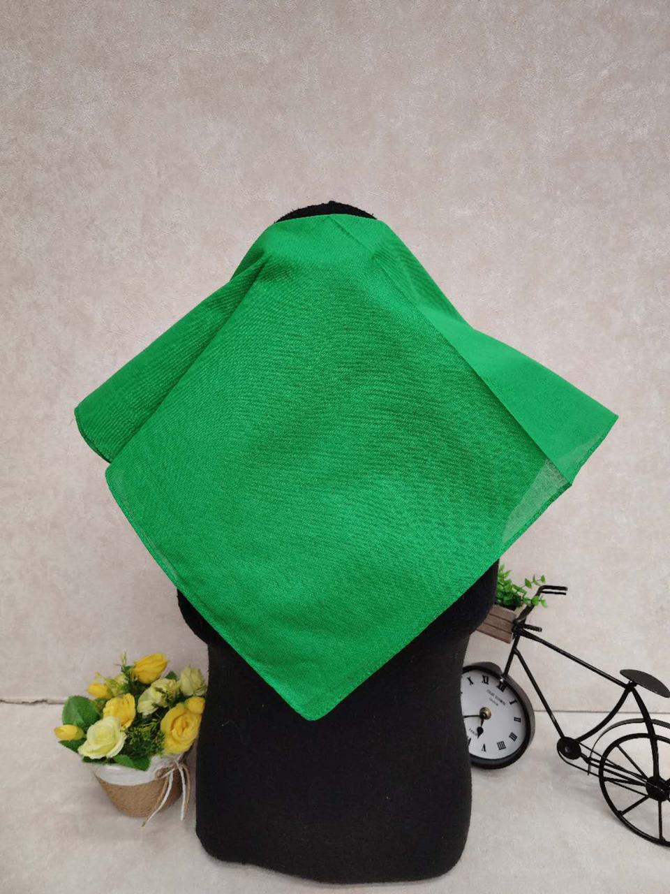 На фото 1 - Платок косынка на голову и шею, хлопок, цвет зеленый