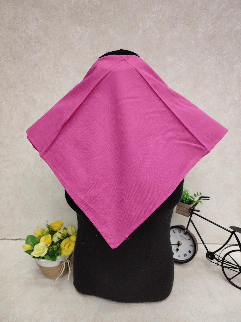 На фото 1 - Платок косынка на голову и шею, хлопок, цвет малиновый