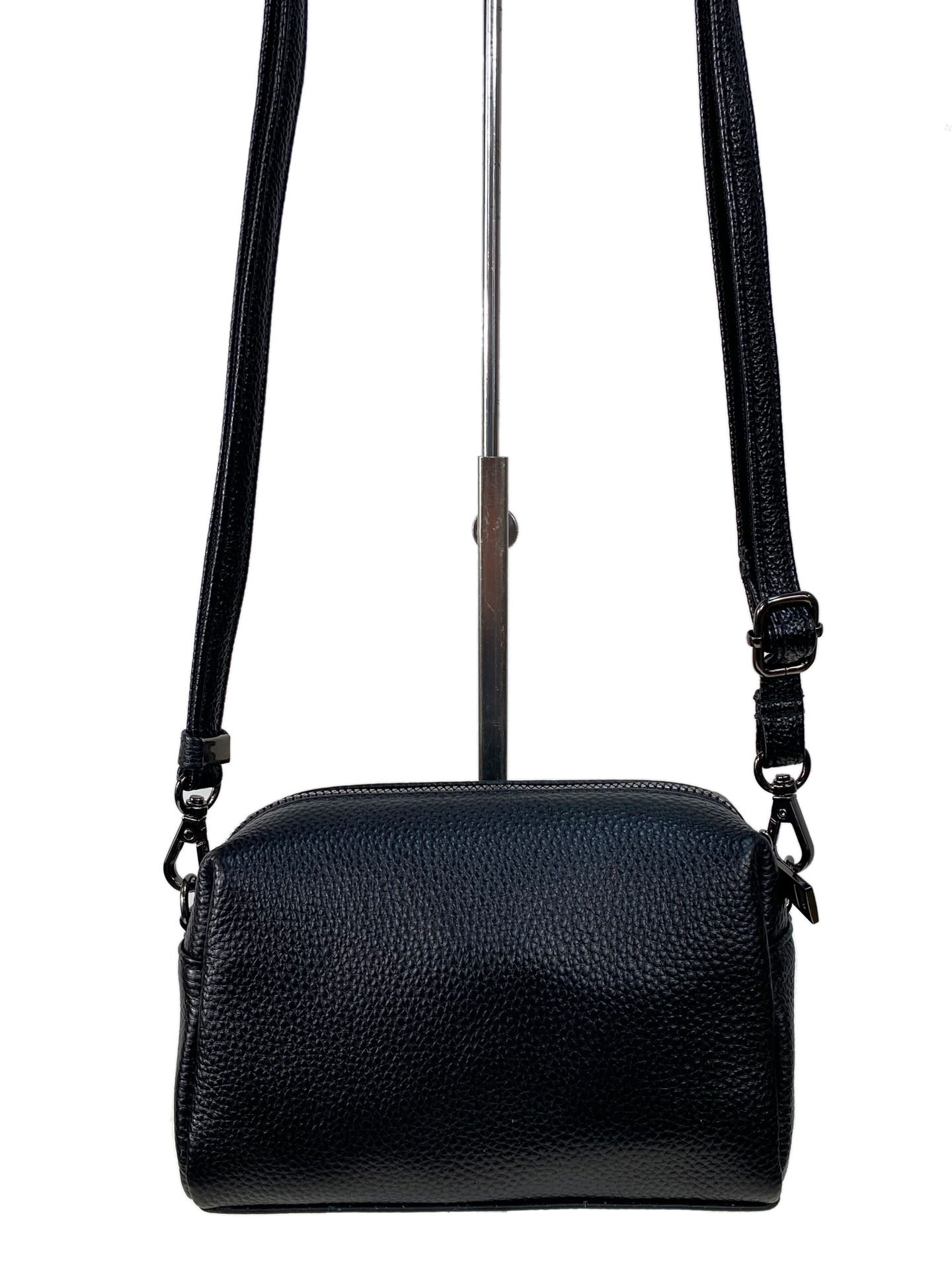 На фото 2 - Кросс боди из натуральной кожи, цвет черный