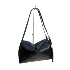 На фото 1 - Женская сумка из искусственной кожи, цвет черный 