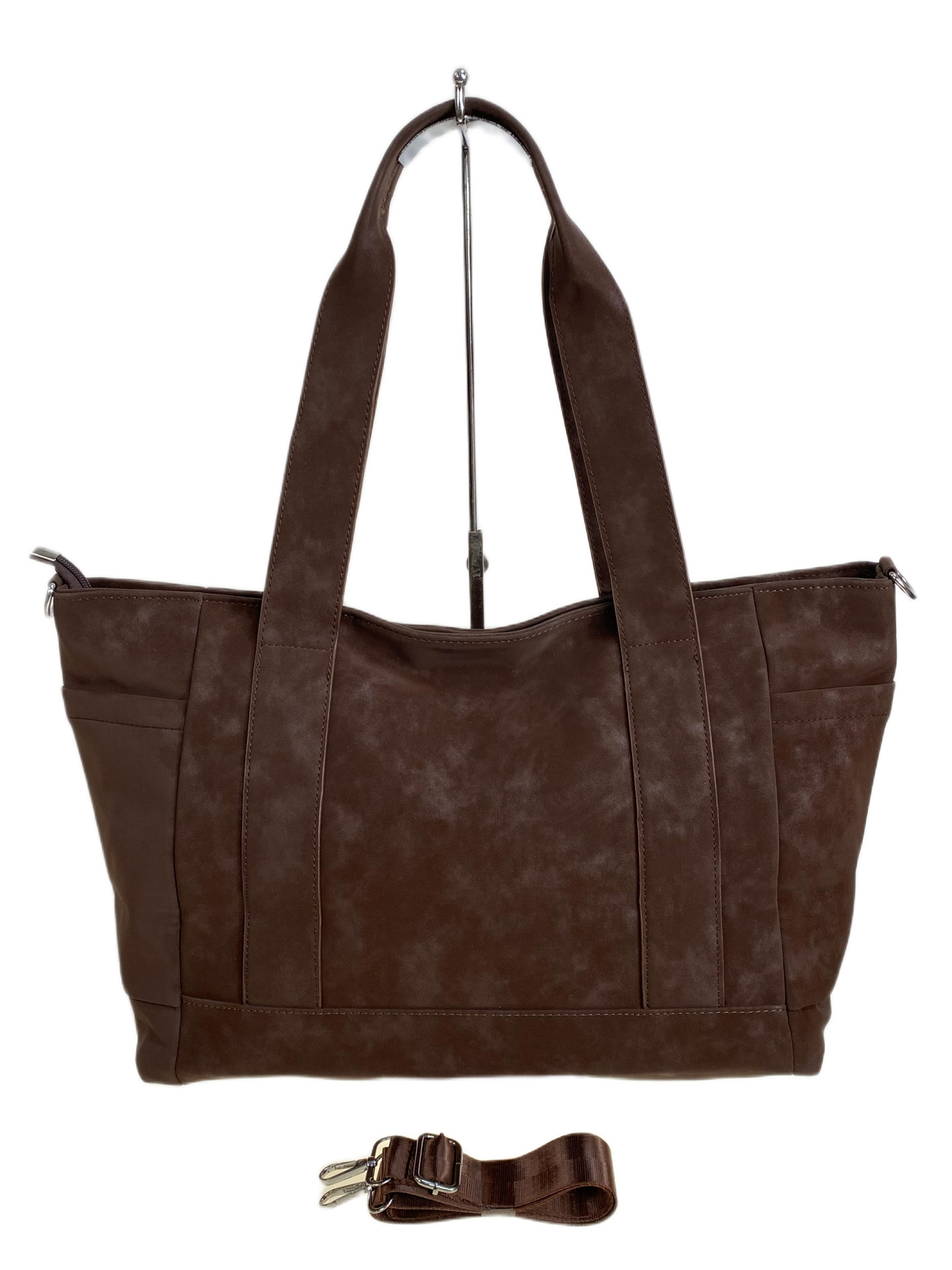 На фото 1 - Женская сумка из искусственной замши, цвет шоколад