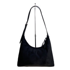 На фото 2 - Женская сумка из искусственной замши, цвет черный