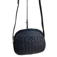 На фото 1 - Женская сумка из искусственной кожи, цвет черный На фото 1 - Женская сумка из искусственной кожи, цвет черный