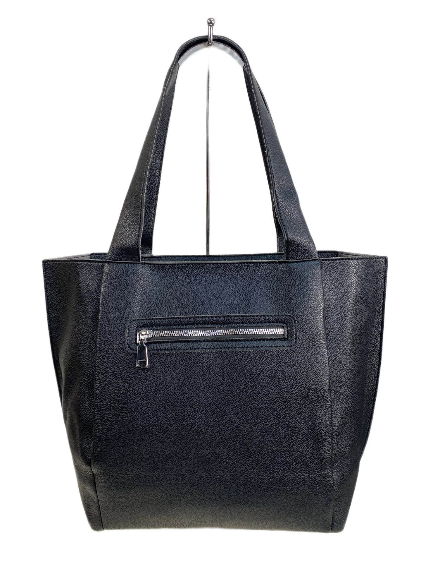 На фото 2 - Женская сумка из искусственной кожи, цвет черный 