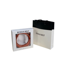 На фото 1 - Подарочная коробка под ремень  с пакетом 