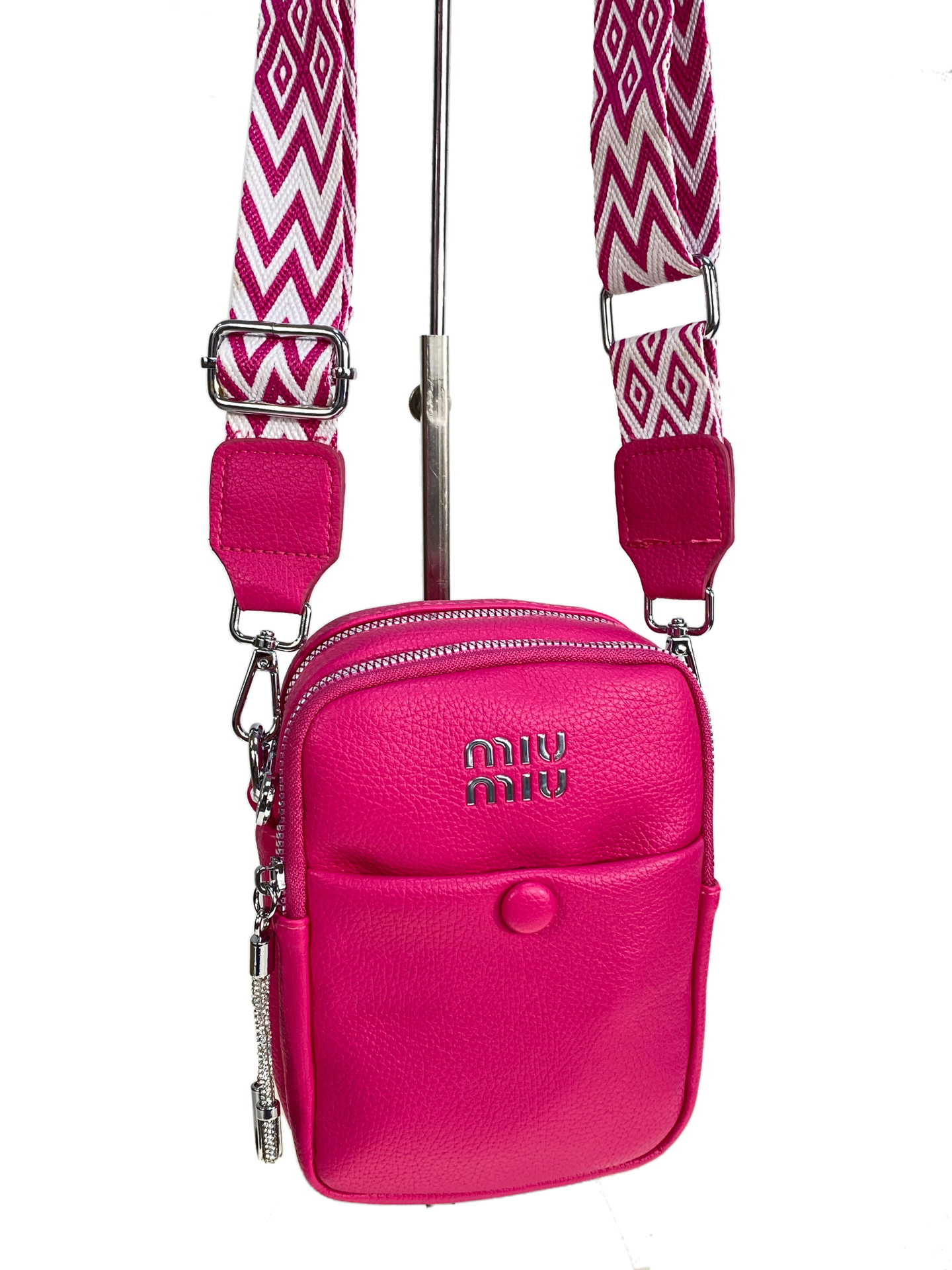 На фото 1 - Женская сумка из искусственной кожи, цвет фуксия